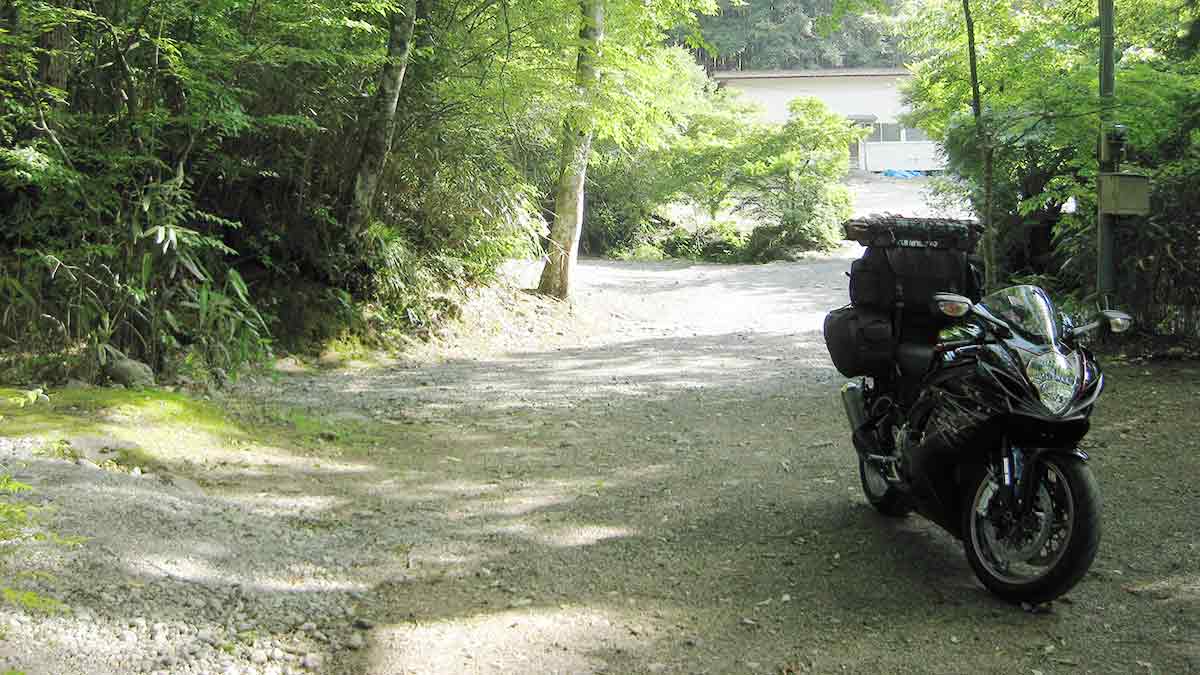 道志の森キャンプ場の入り口付近の様子