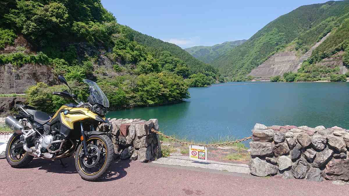 有馬ダム湖とF750GS