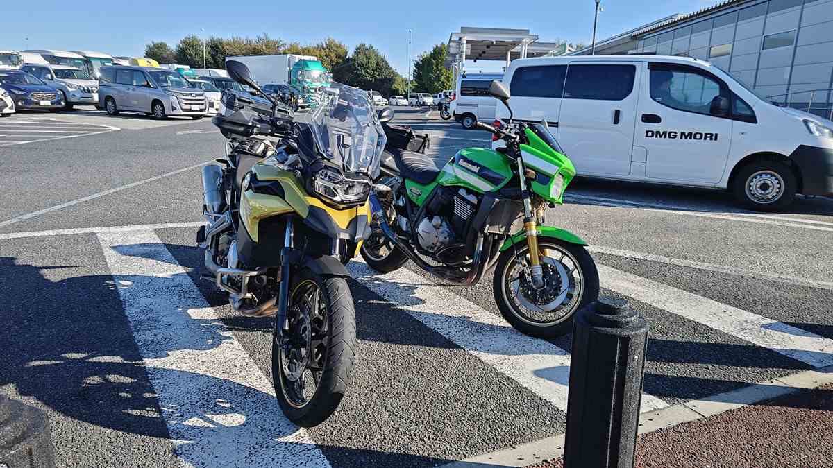 狭山パーキングエリア(内回り)での駐車場の様子